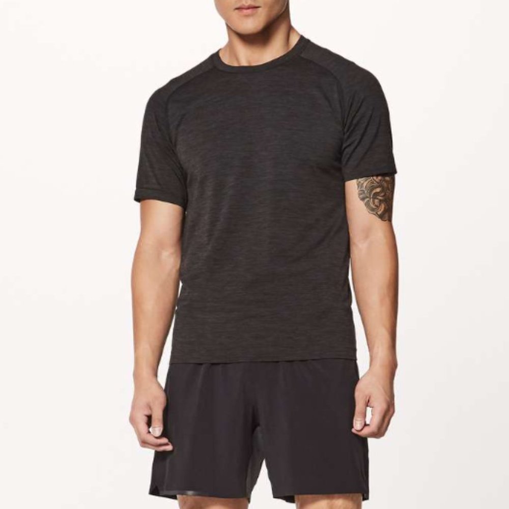 Lululemon Men's Metal Vent Tech Shirt - Small